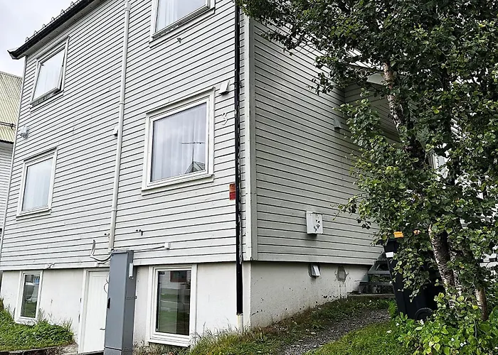 Sentral Leilighet Med 3 Soverom Og Kjokken - Mare